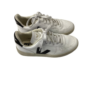 Veja Classic Extra White And Black V10 Sneakers Size US 8